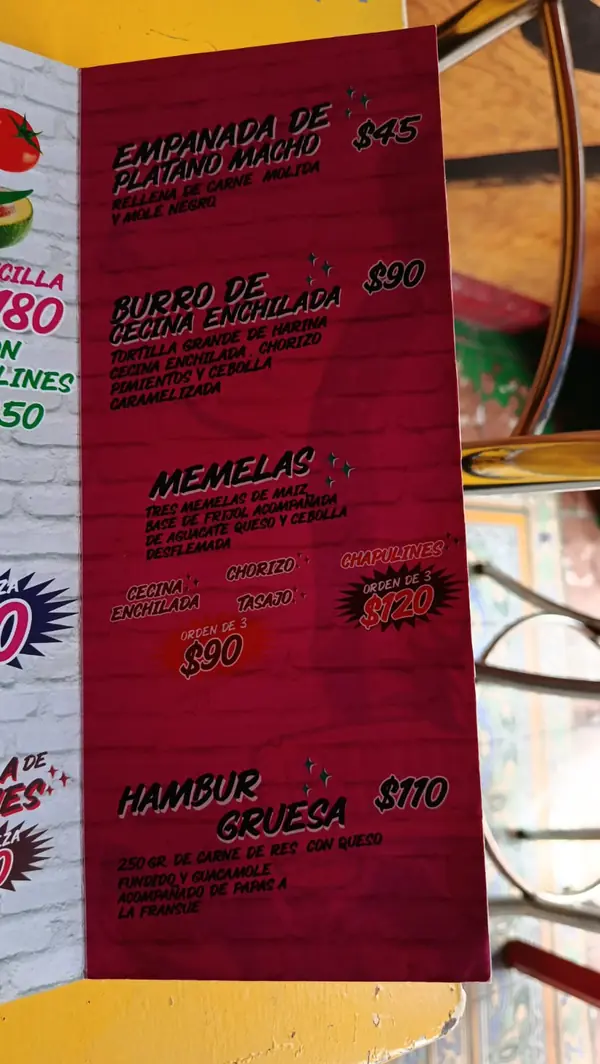 Panel guinda: empanada de plátano macho $45, burro de cecina enchilada $90, memelas desde $90 y hambur gruesa $110. Detalle en la carta en texto.